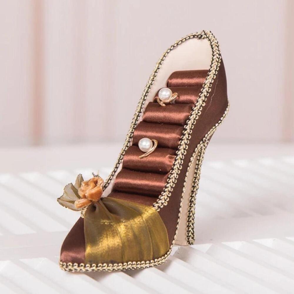 High Heel Shaped Jewelry Rack In Brown
